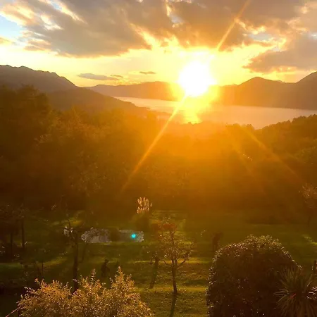 Casa Fiorita, Luino, Il Tempo Rallenta Tra E Fiori Luino