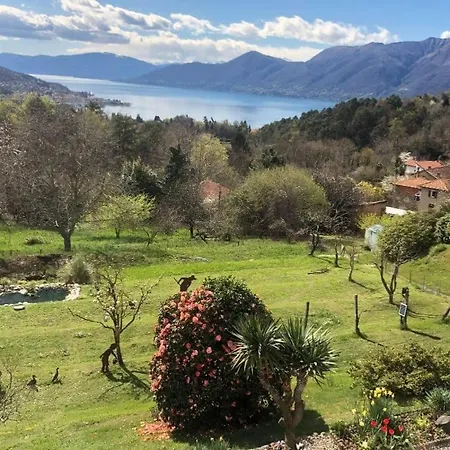 Casa Fiorita, Luino, Il Tempo Rallenta Tra E Fiori