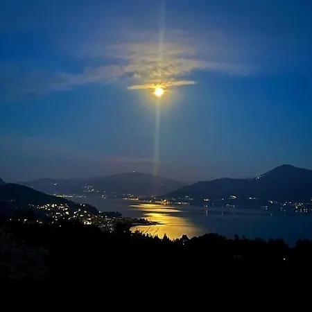 Casa Fiorita, Luino, Il Tempo Rallenta Tra E Fiori Luino