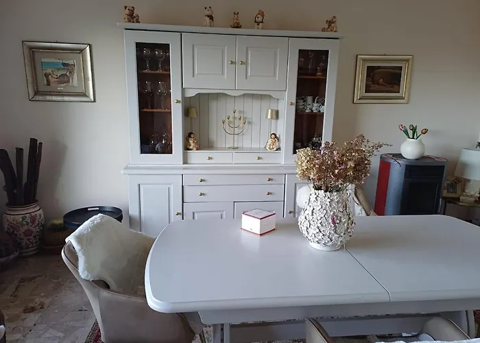 Casa Fiorita, Luino, Il Tempo Rallenta Tra E Fiori Nyaraló Luino