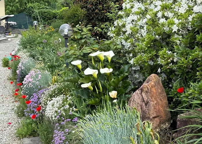 Nyaraló Casa Fiorita, Luino, Il Tempo Rallenta Tra E Fiori *