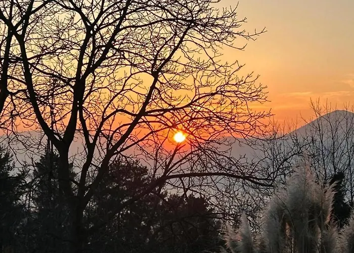 Casa Fiorita, Luino, Il Tempo Rallenta Tra E Fiori Nyaraló