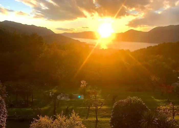 Casa Fiorita, Luino, Il Tempo Rallenta Tra E Fiori Luino