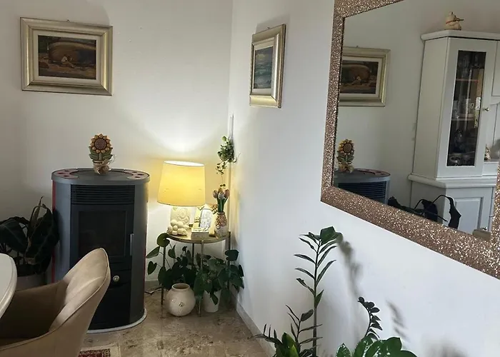 Casa Fiorita, Luino, Il Tempo Rallenta Tra E Fiori Nyaraló *