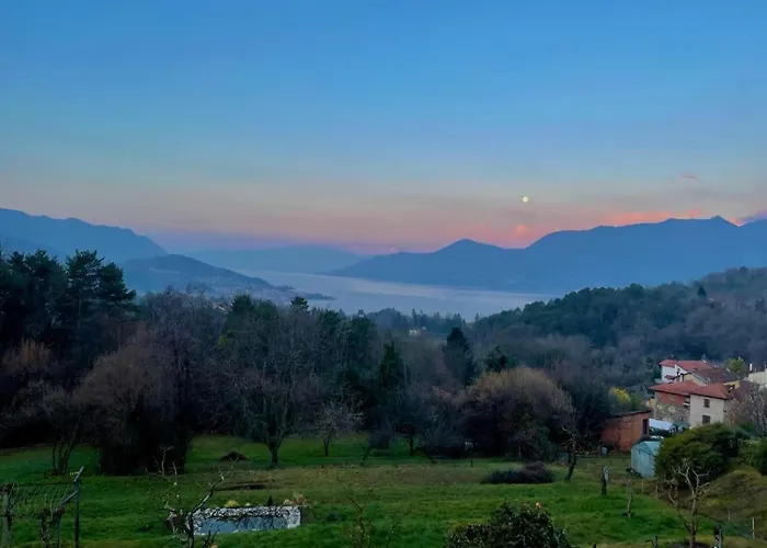Casa Fiorita, Luino, Il Tempo Rallenta Tra E Fiori *