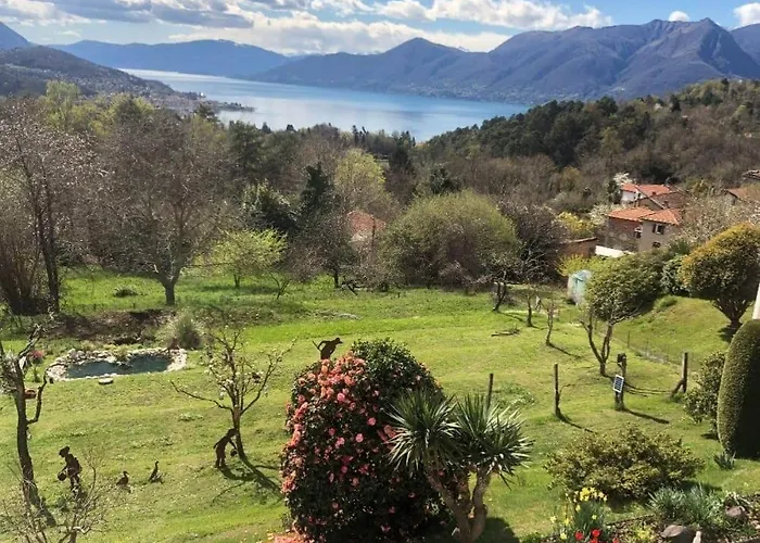 Casa Fiorita, Luino, Il Tempo Rallenta Tra E Fiori