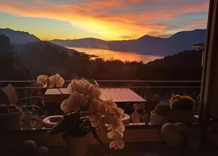 Casa Fiorita, Luino, Il Tempo Rallenta Tra E Fiori *