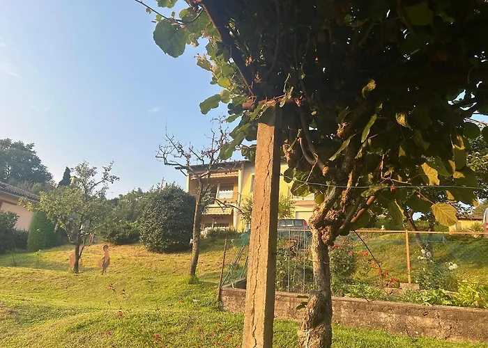 Casa Fiorita, Luino, Il Tempo Rallenta Tra E Fiori Nyaraló *