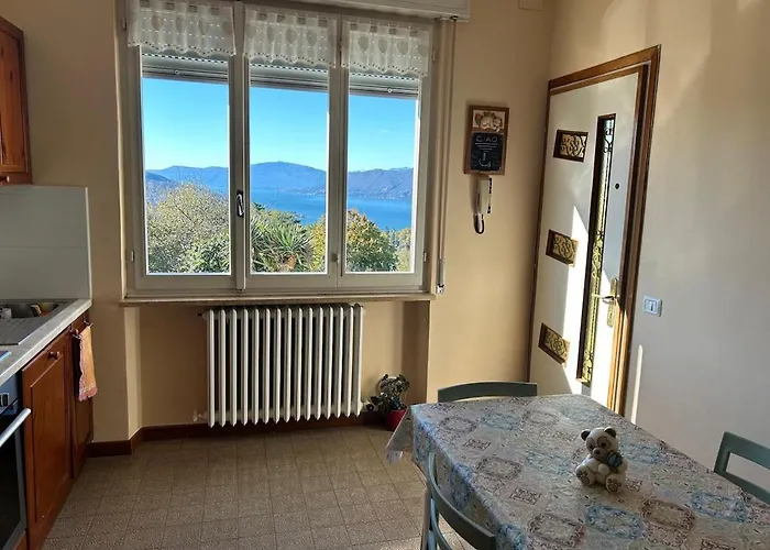 Casa Fiorita, Luino, Il Tempo Rallenta Tra E Fiori * Luino